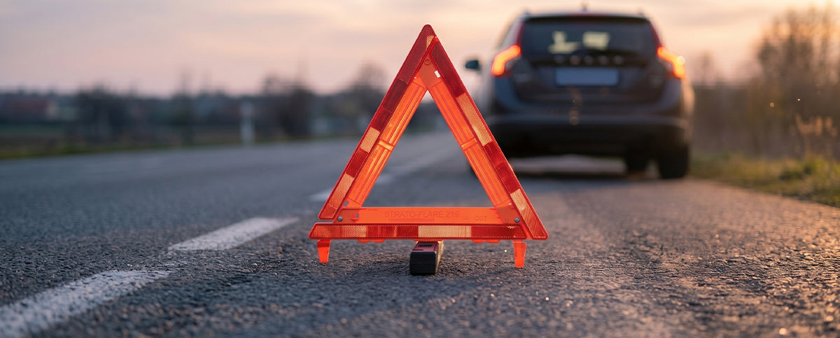 Triangle d'avertissement d'urgence avec base remplie de sable 