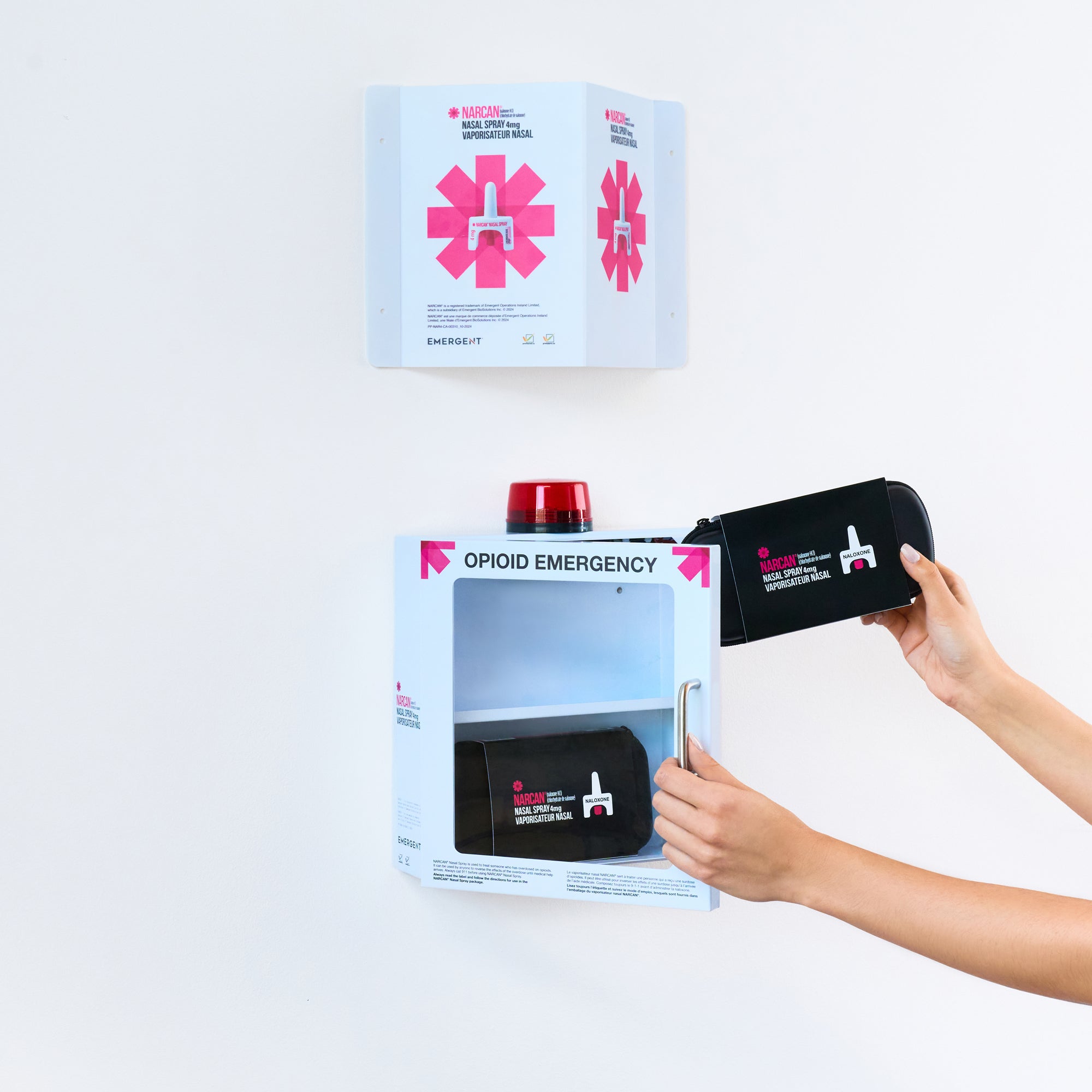 Armoire murale et panneau d'orientation pour vaporisateur nasal NARCAN®